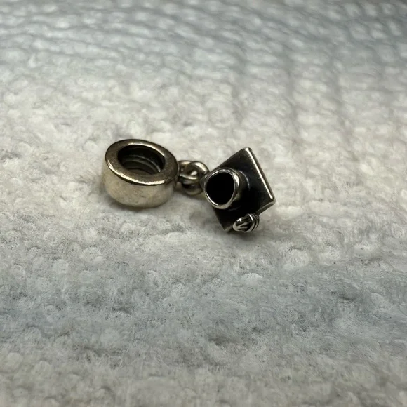 Pandora, graduation cap charm - Picture 3 of 3